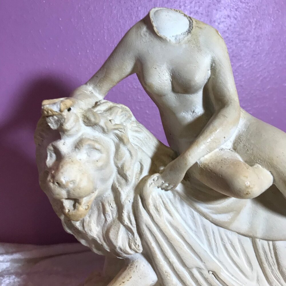 Una and the Lion Interesting Unique GUC Retro Display Carved Figure Statue